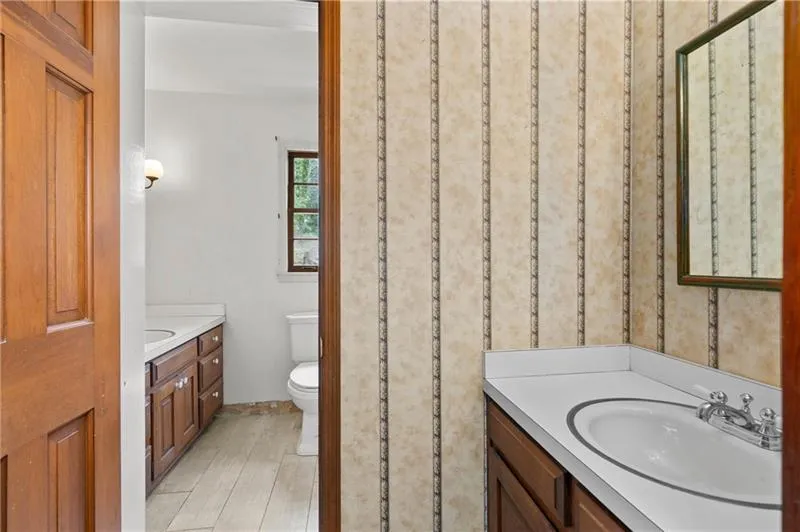 61 Sherwood Lane SE Marietta, GA 30067