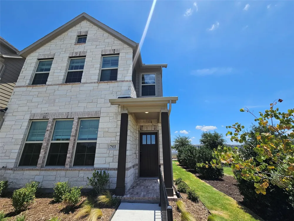 7933 Sunset Boulevard Rowlett, TX 75088