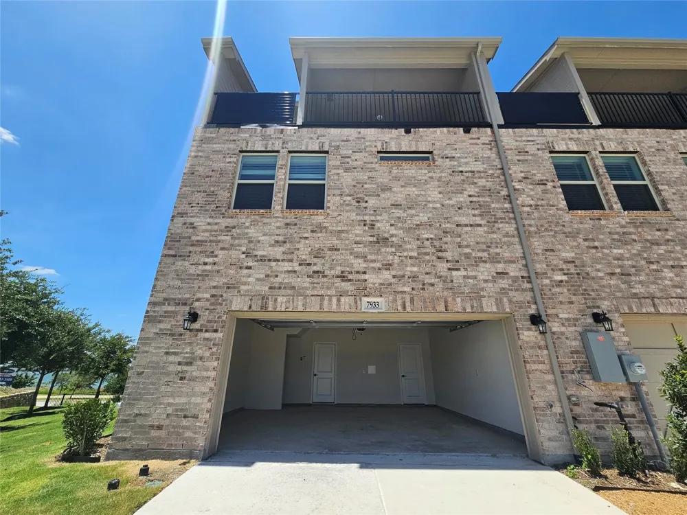 7933 Sunset Boulevard Rowlett, TX 75088