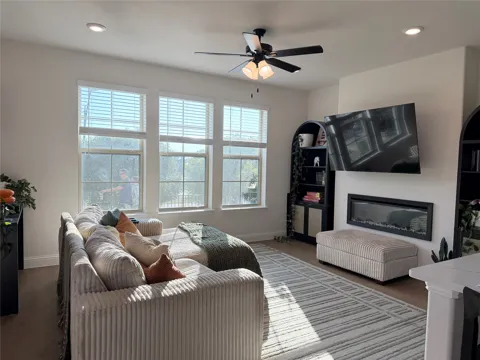 7933 Sunset Boulevard