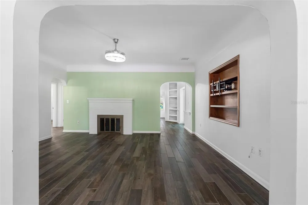 641 WILKIE STREET Dunedin, FL 34698