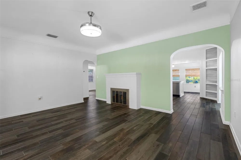641 WILKIE STREET Dunedin, FL 34698