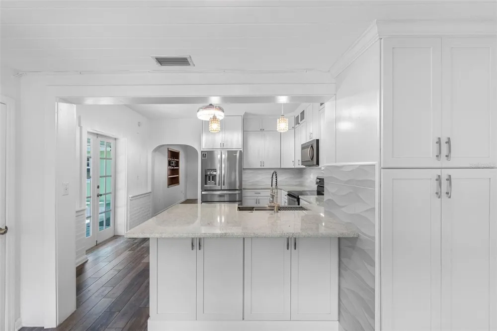 641 WILKIE STREET Dunedin, FL 34698