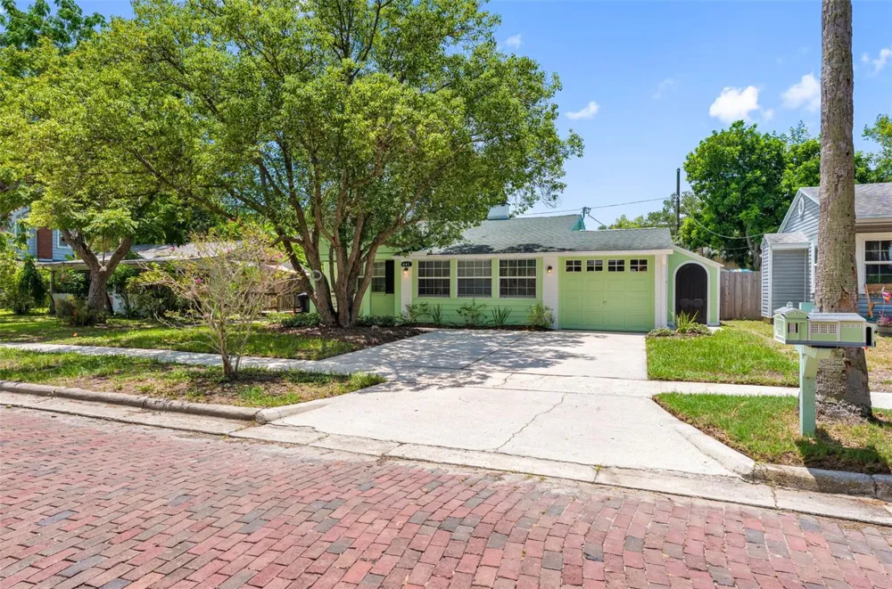 641 WILKIE STREET Dunedin, FL 34698