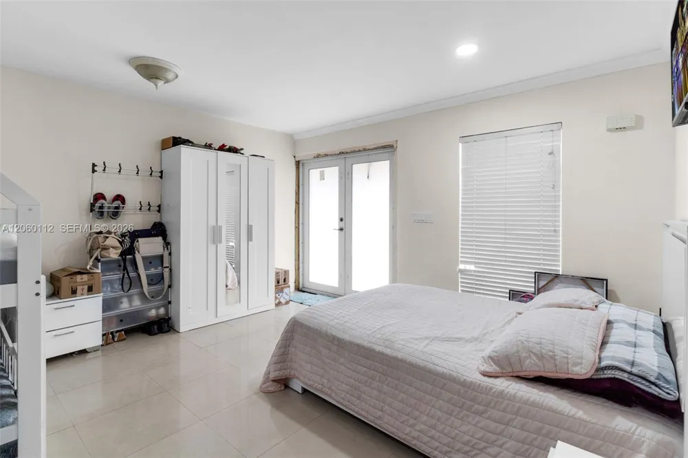 11470 SW 57th Ter Miami, FL 33173