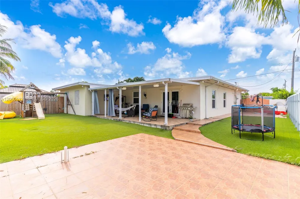 11470 SW 57th Ter Miami, FL 33173