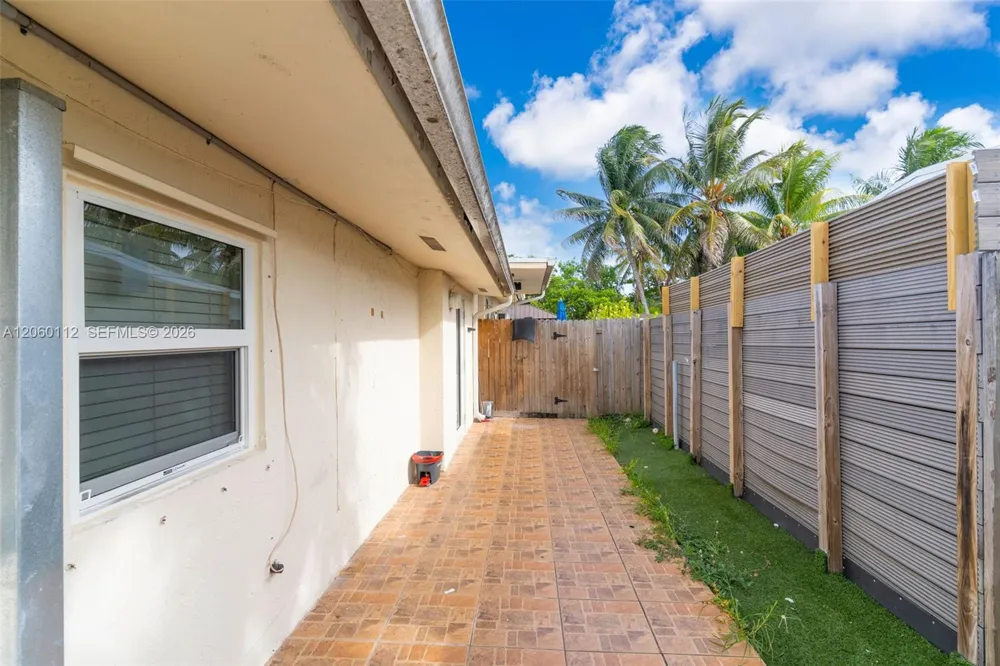 11470 SW 57th Ter Miami, FL 33173