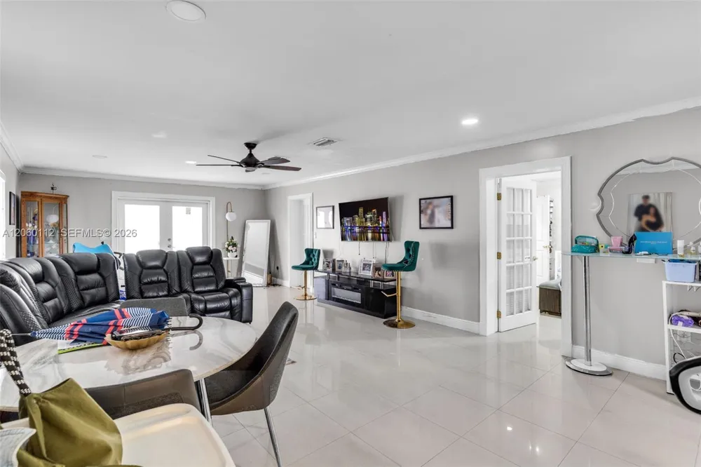 11470 SW 57th Ter Miami, FL 33173