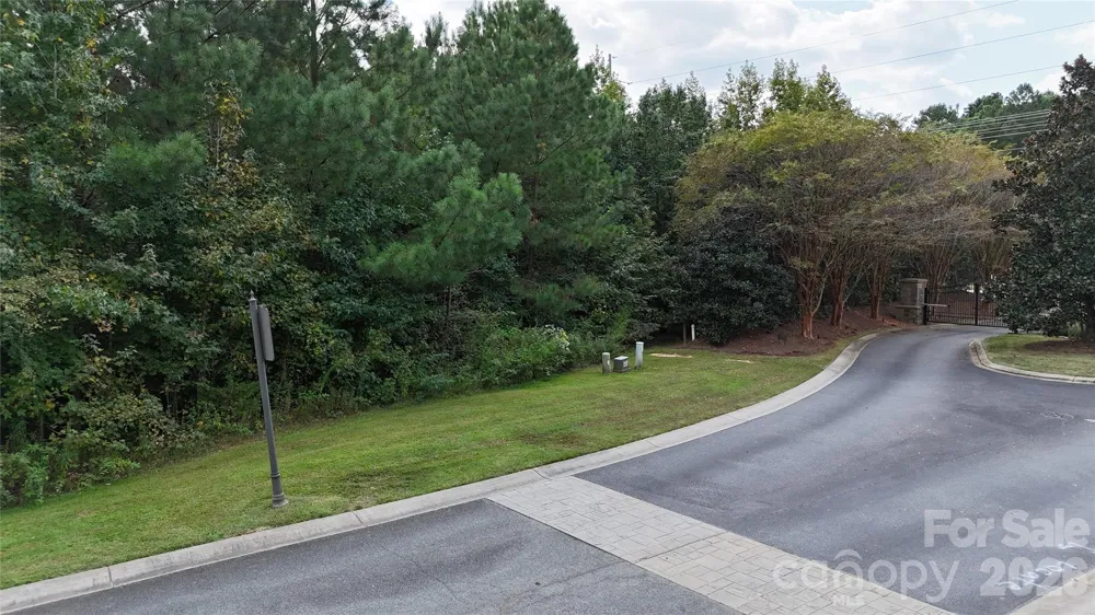8335 Victoria Lake Drive Waxhaw, NC 28173