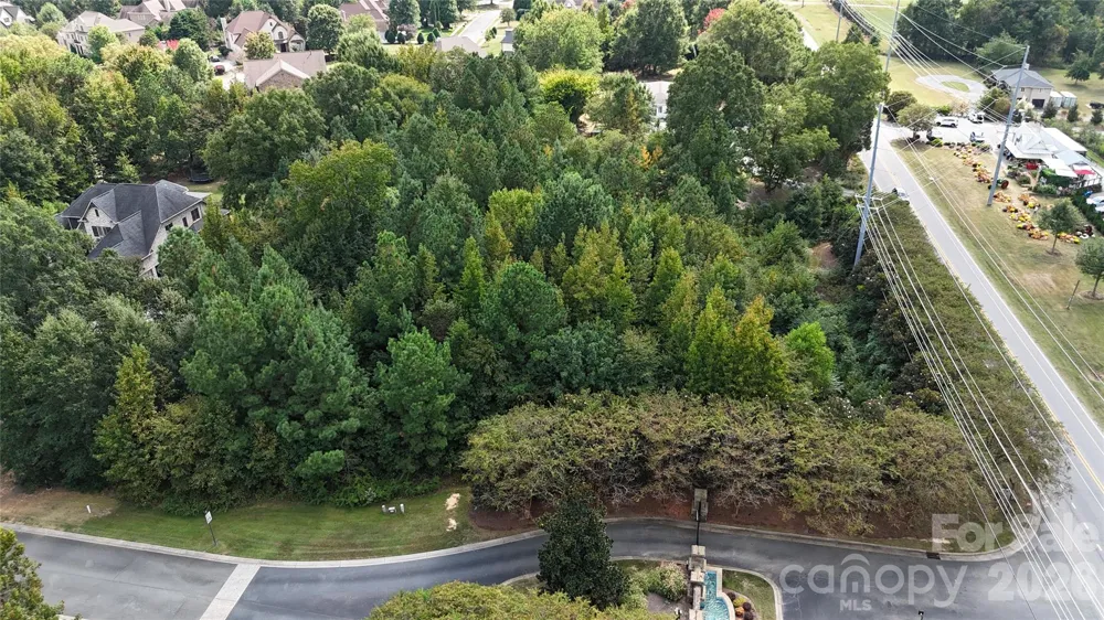 8335 Victoria Lake Drive Waxhaw, NC 28173