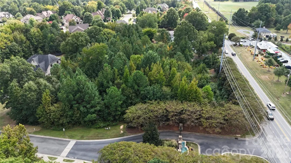 8335 Victoria Lake Drive Waxhaw, NC 28173