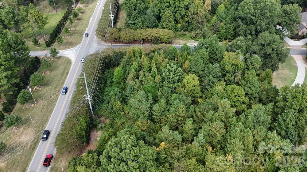 8335 Victoria Lake Drive Waxhaw, NC 28173