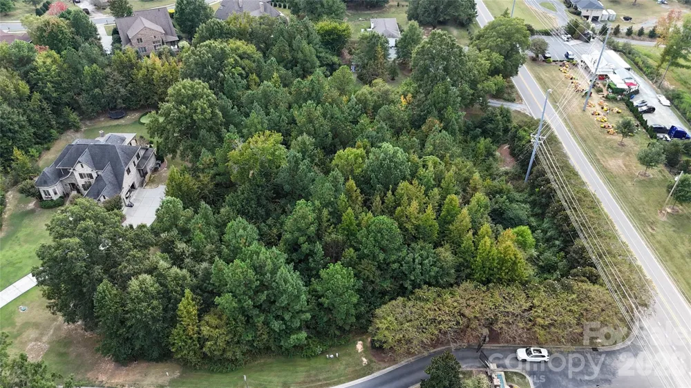 8335 Victoria Lake Drive Waxhaw, NC 28173