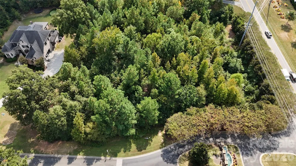 8335 Victoria Lake Drive Waxhaw, NC 28173