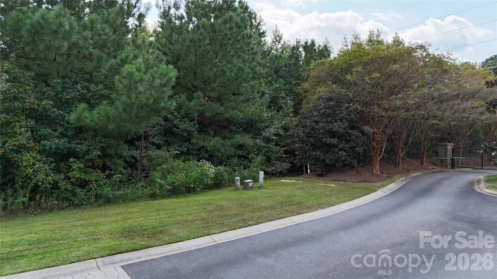 8335 Victoria Lake Drive Waxhaw, NC 28173