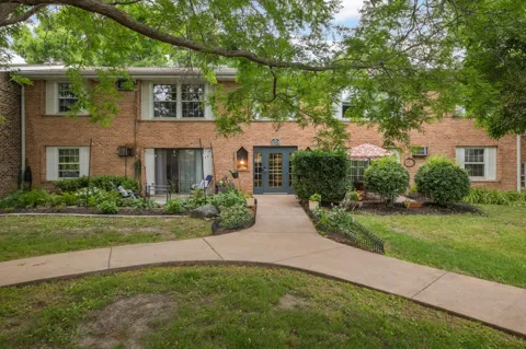 1004 Westbrooke Way #8