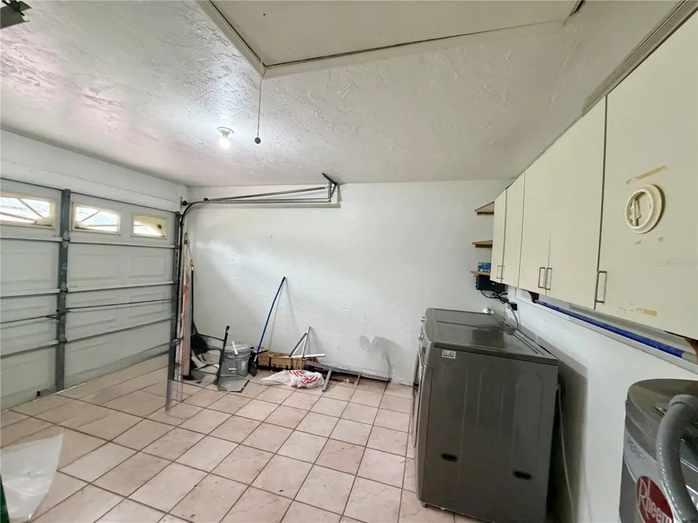 1827 OKLAHOMA AVENUE NE St Petersburg, FL 33703
