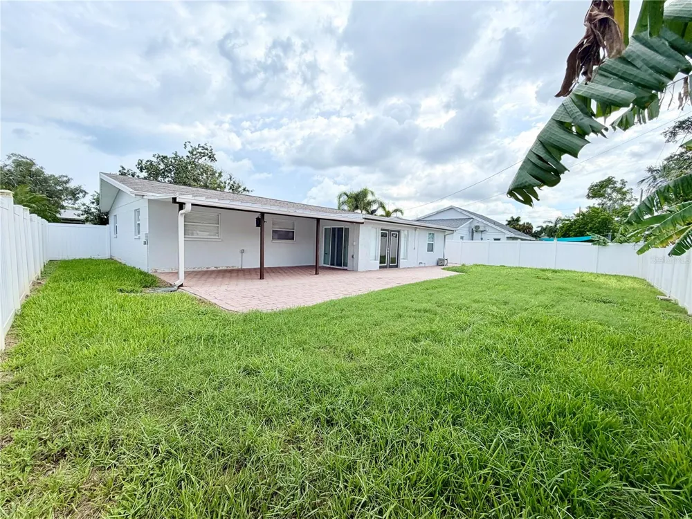 1827 OKLAHOMA AVENUE NE St Petersburg, FL 33703