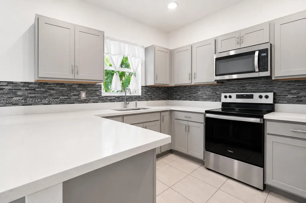 484 NE 4th Ave Florida City, FL 33034