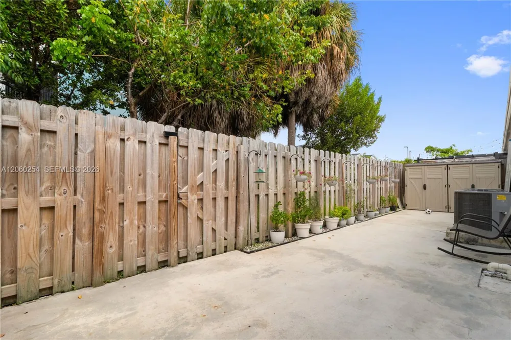 484 NE 4th Ave Florida City, FL 33034