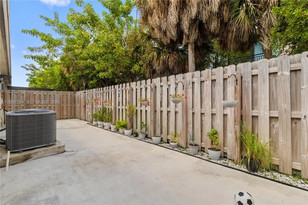 484 NE 4th Ave Florida City, FL 33034
