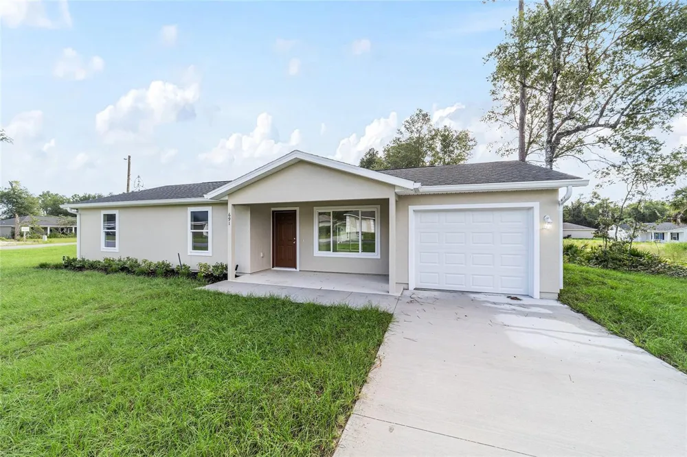 34 MAPLE LANE Ocklawaha, FL 32179