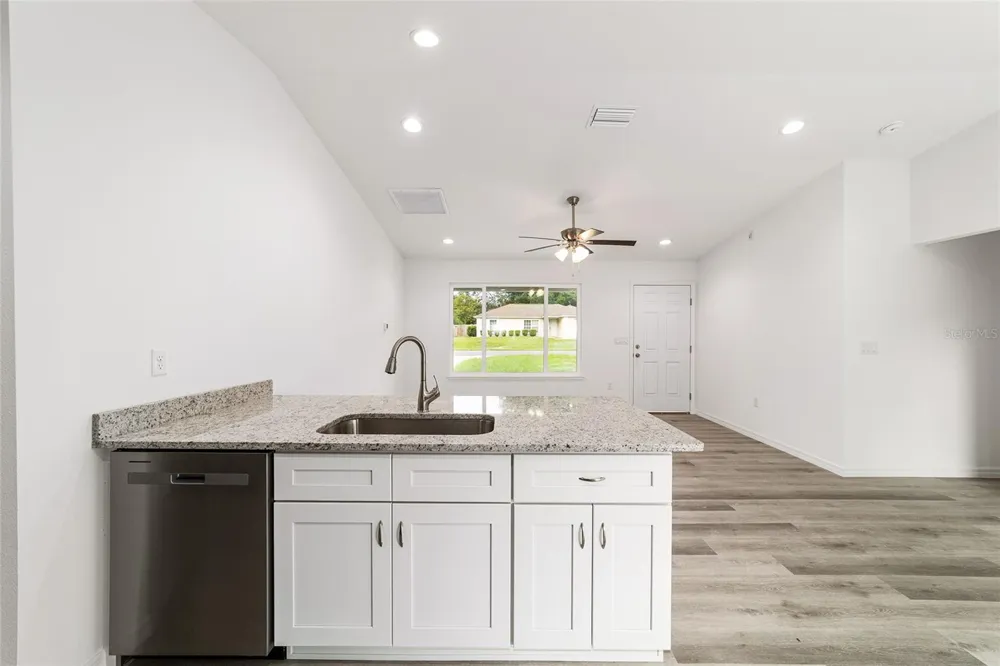 34 MAPLE LANE Ocklawaha, FL 32179