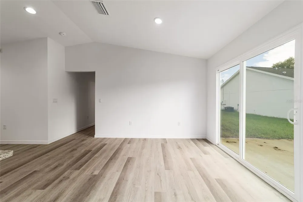 34 MAPLE LANE Ocklawaha, FL 32179