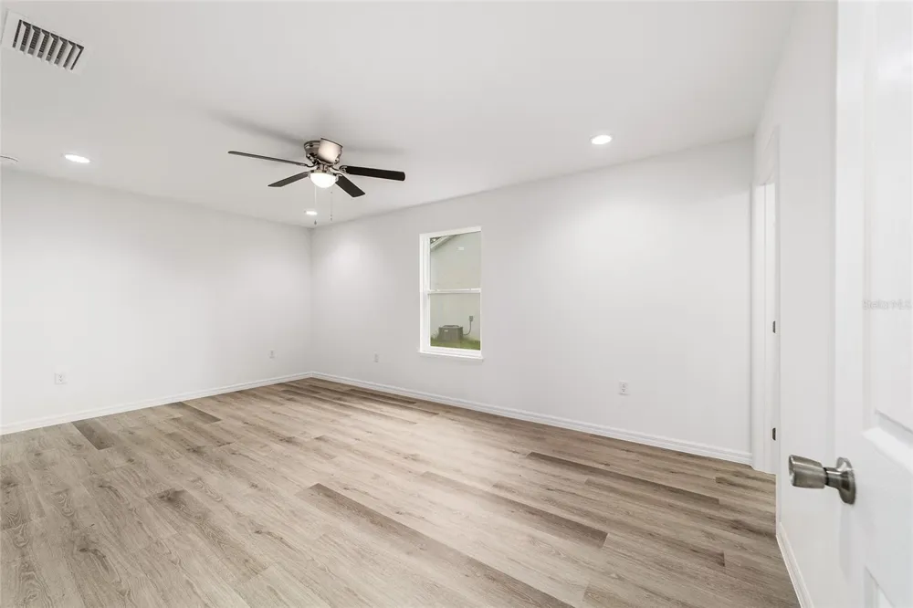 34 MAPLE LANE Ocklawaha, FL 32179