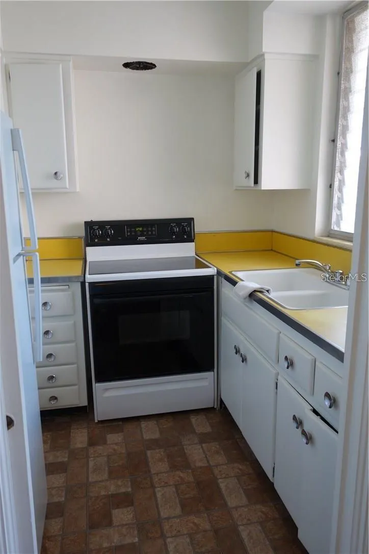 200 BETTY LANE #2E Clearwater, FL 33755