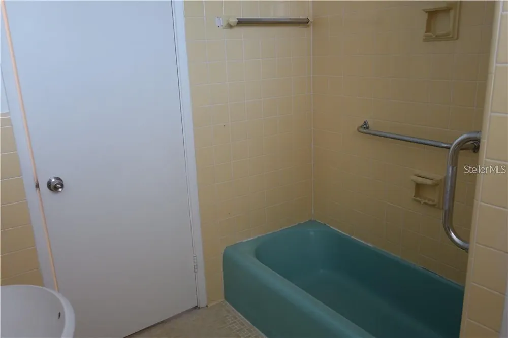 200 BETTY LANE #2E Clearwater, FL 33755