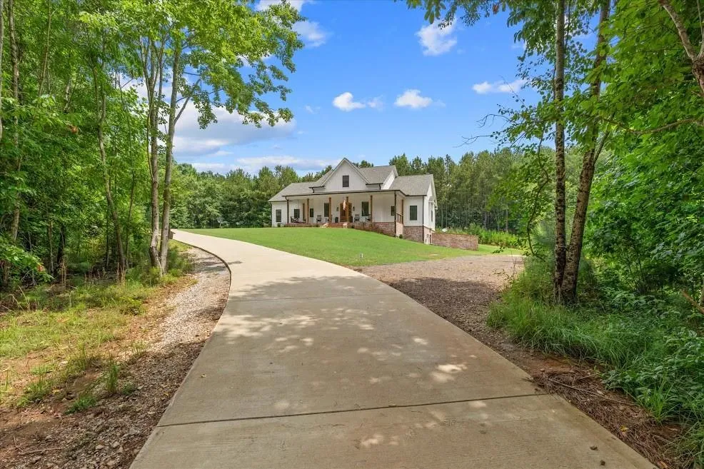 988 Boozer Road Heflin, AL 36264