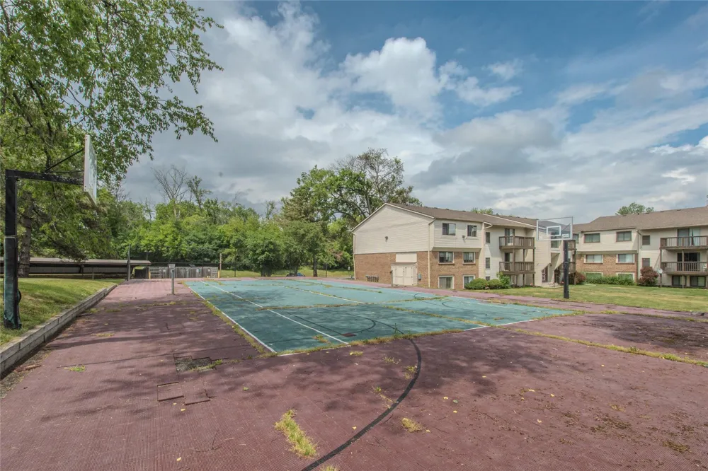 30078 W 12 Mile Road #99 Farmington Hills, MI 48334