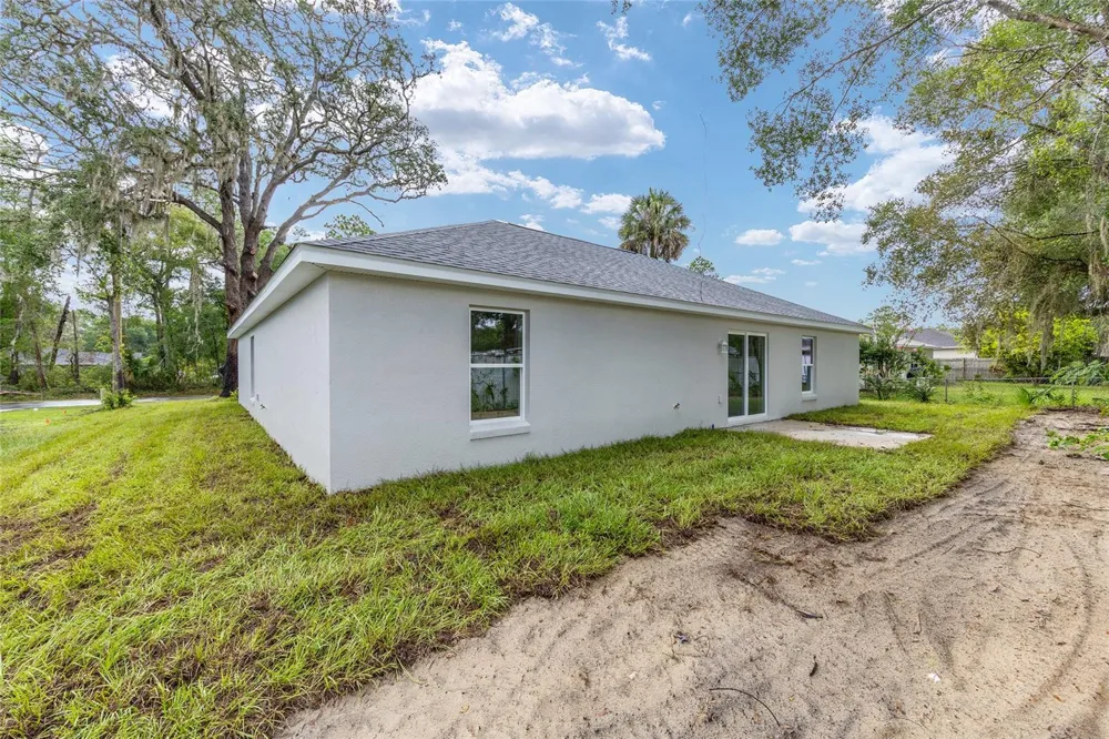 20 MALAUKA COURSE Ocklawaha, FL 32179