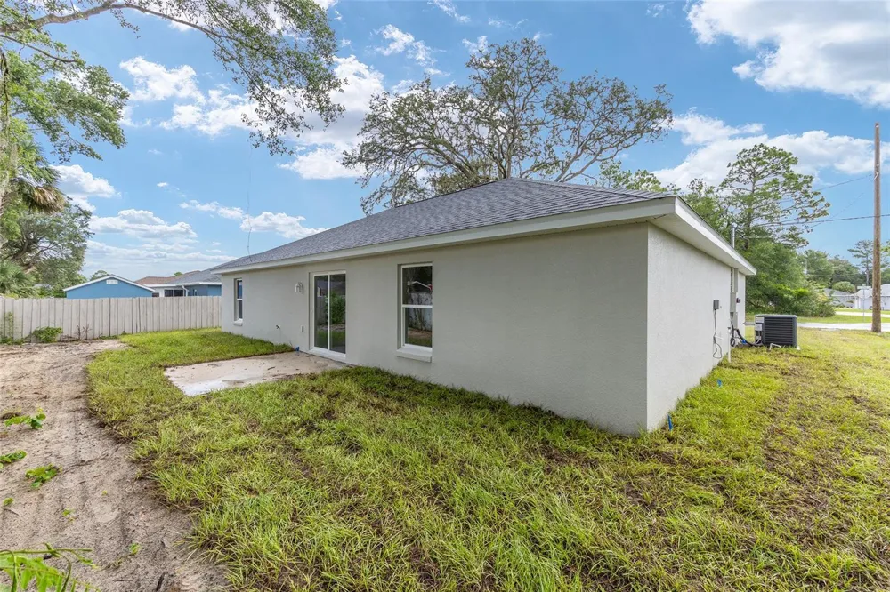 20 MALAUKA COURSE Ocklawaha, FL 32179