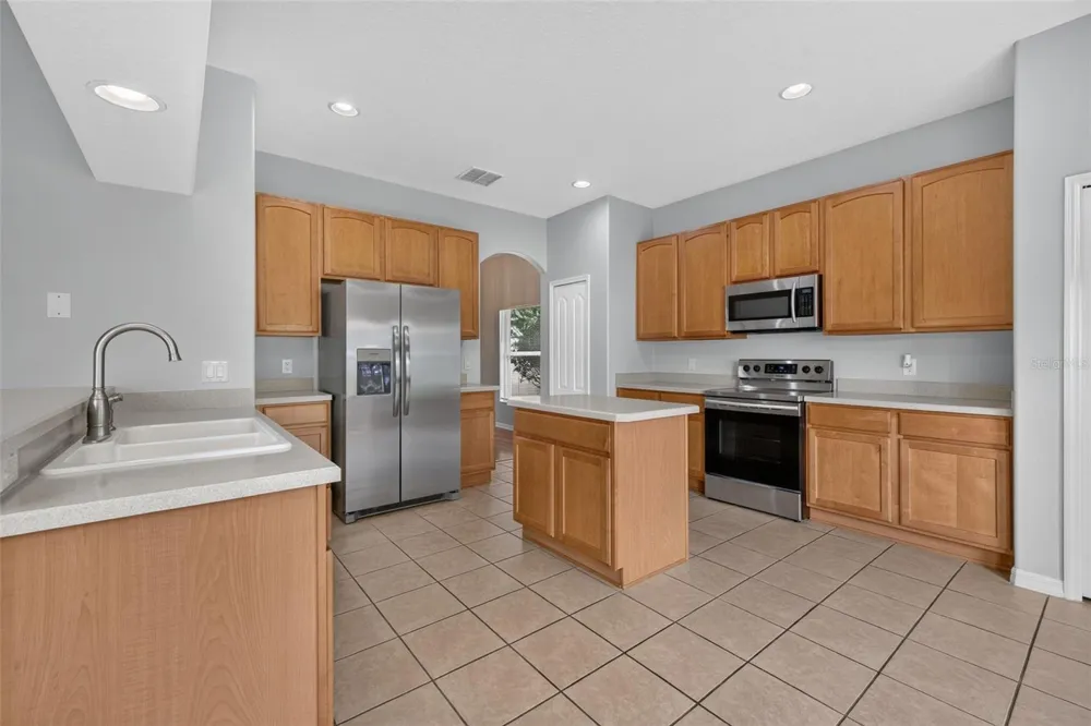 9931 HERON POINTE DRIVE Orlando, FL 32832