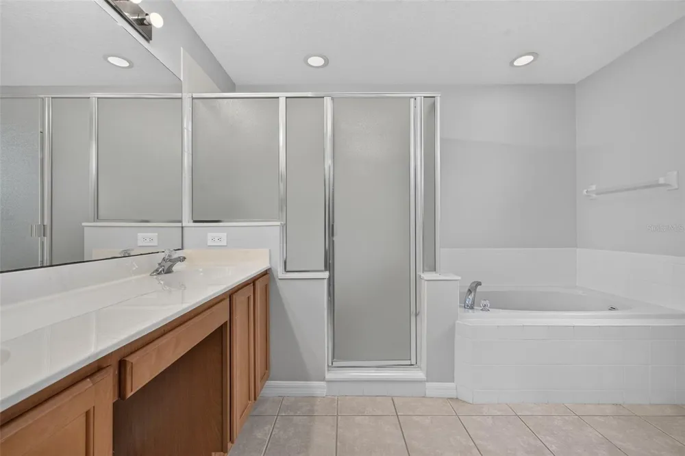 9931 HERON POINTE DRIVE Orlando, FL 32832
