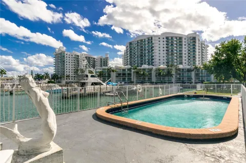 7917 West Dr #16