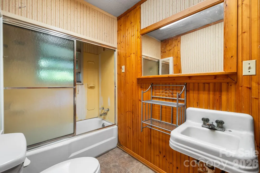 1755 F M Mclean Place Lenoir, NC 28645