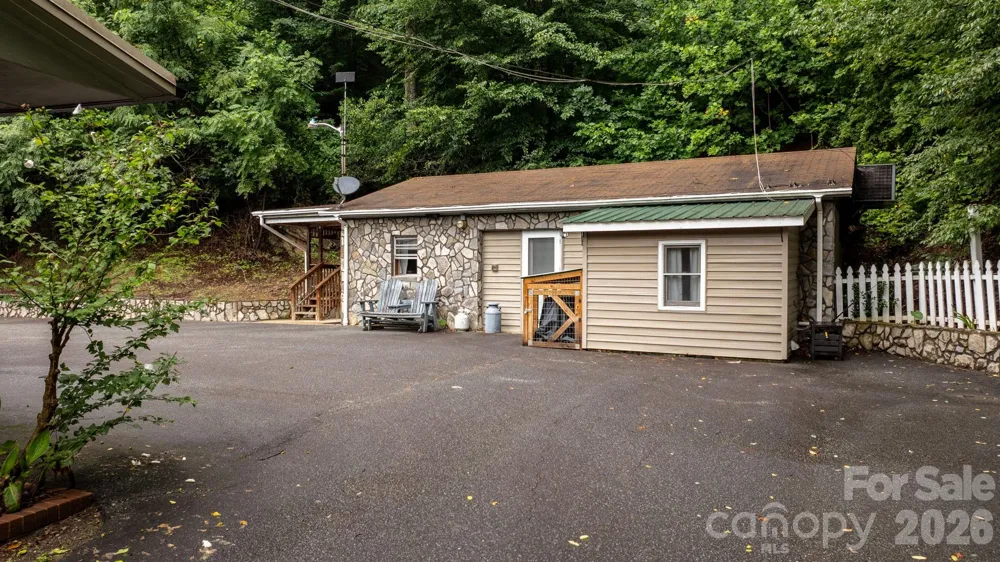 1755 F M Mclean Place Lenoir, NC 28645