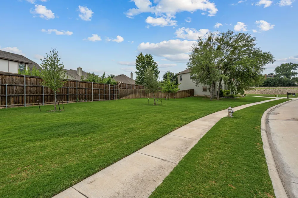 602 Sterling Drive Benbrook, TX 76126