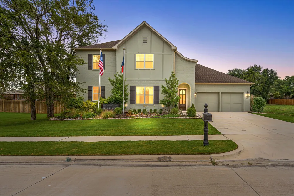 602 Sterling Drive Benbrook, TX 76126