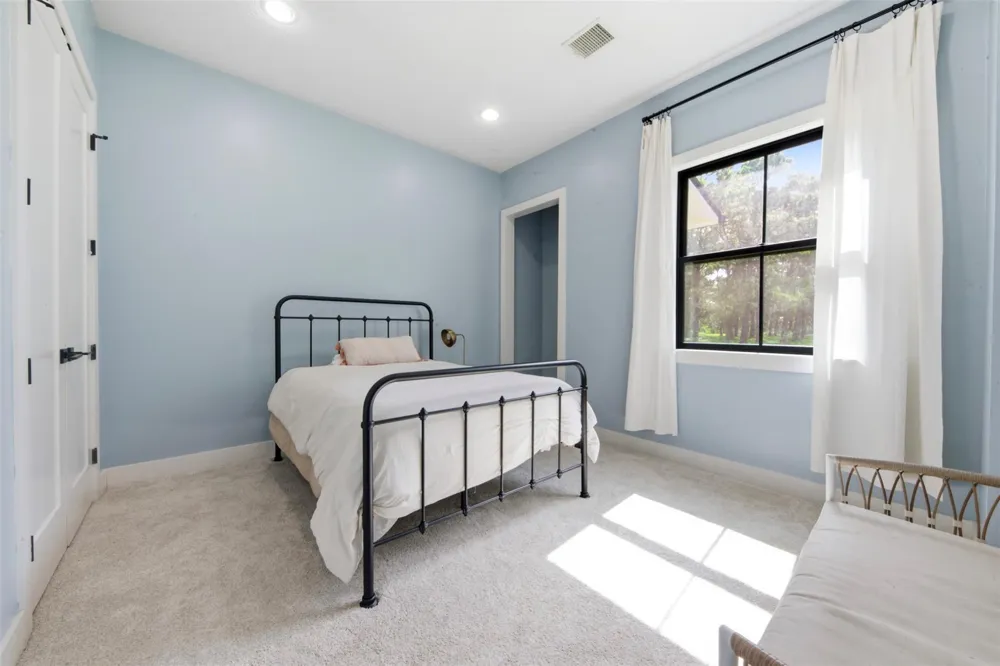 155 Oetken E Anahuac, TX 77514