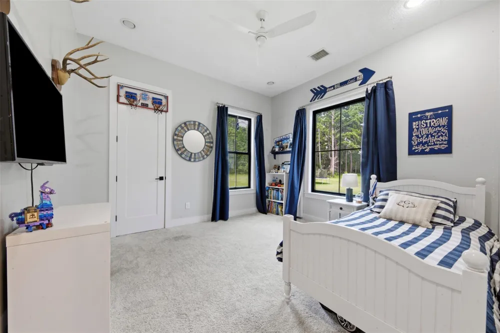 155 Oetken E Anahuac, TX 77514