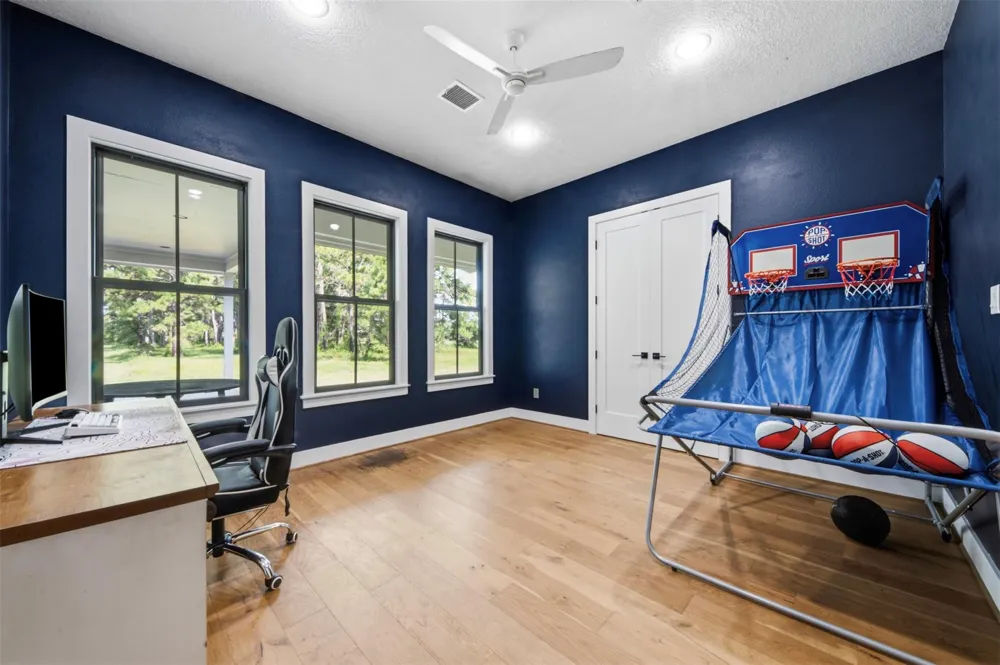 155 Oetken E Anahuac, TX 77514