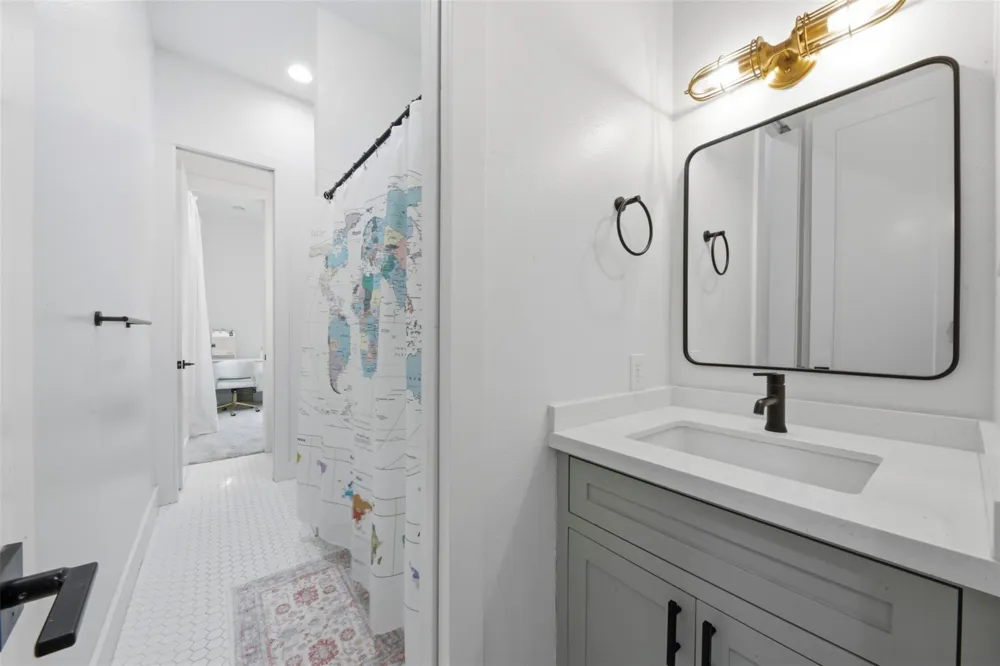 155 Oetken E Anahuac, TX 77514