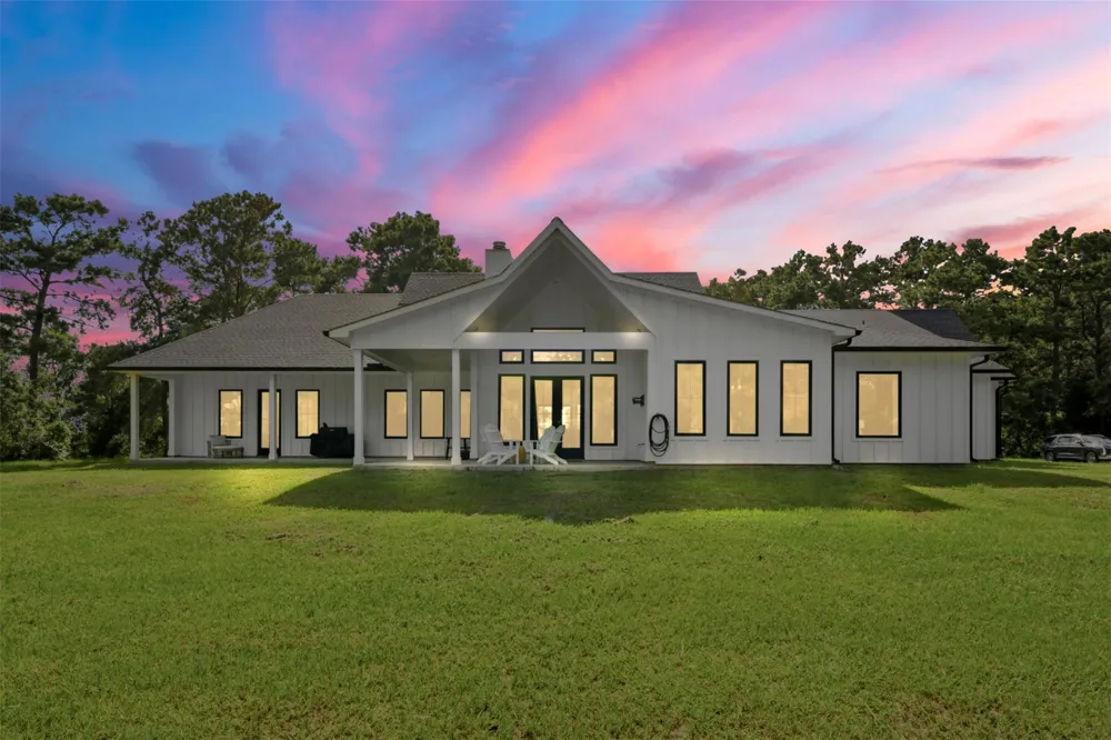 155 Oetken E Anahuac, TX 77514