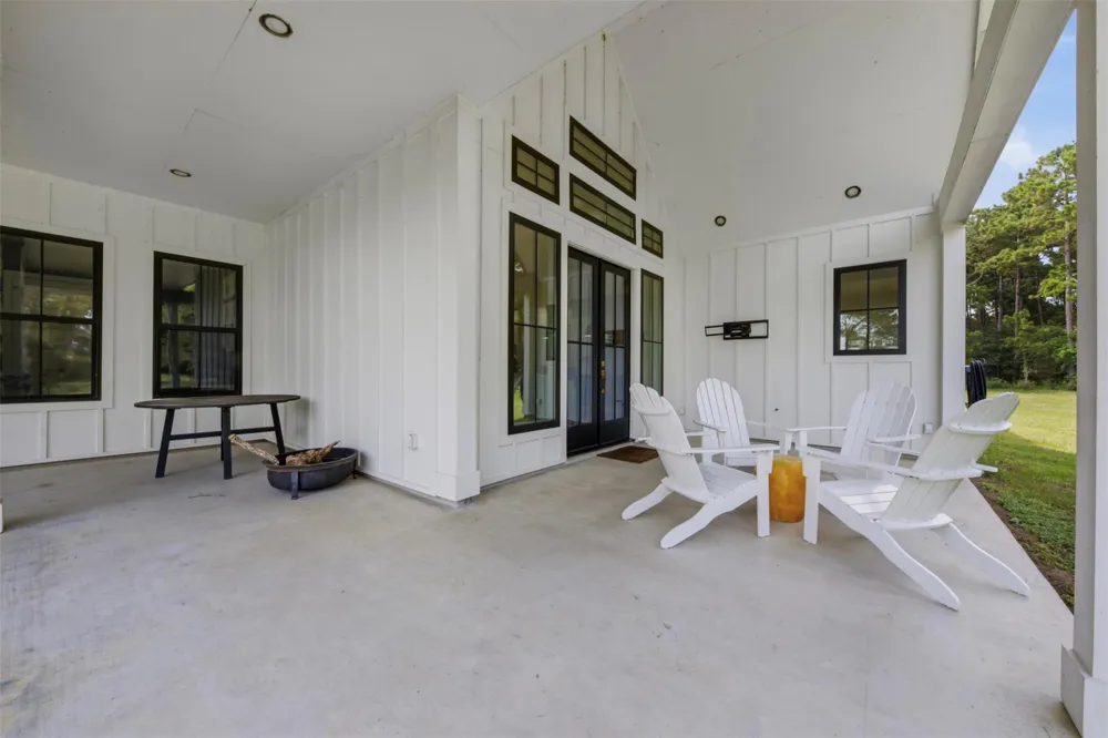155 Oetken E Anahuac, TX 77514