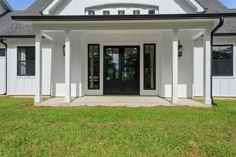 155 Oetken E Anahuac, TX 77514