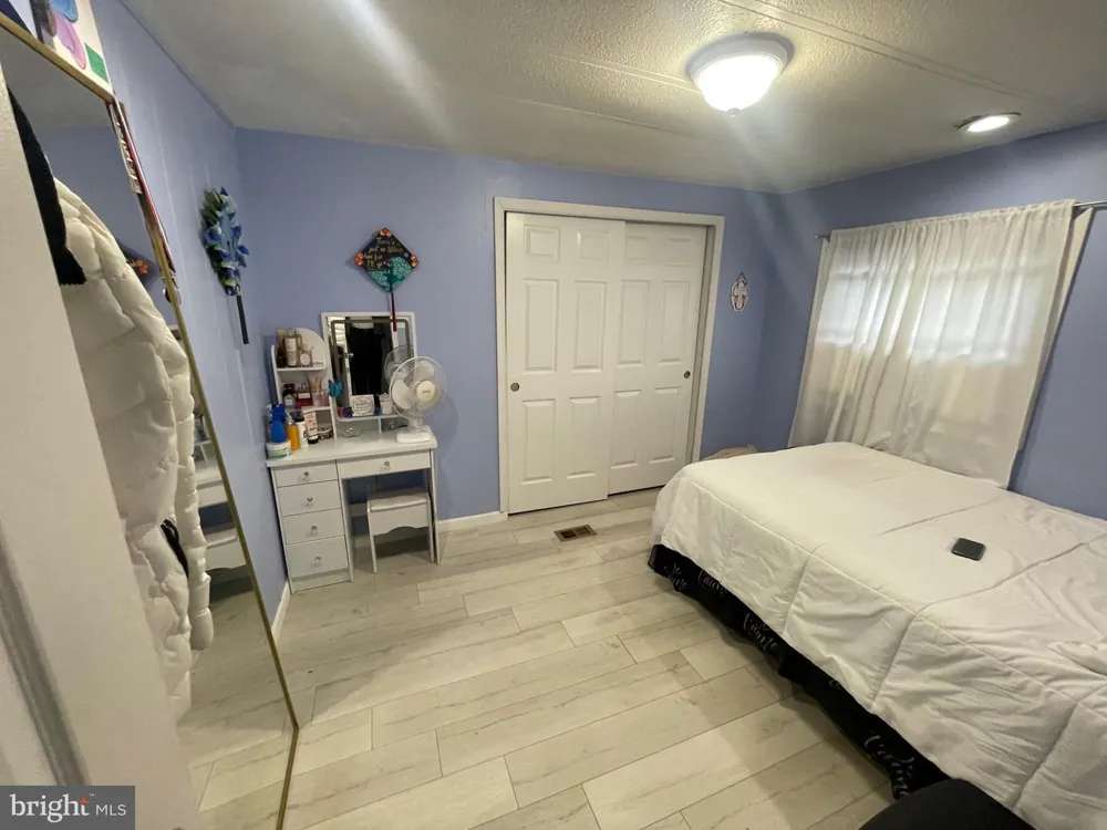 6033 FALMONT DRIVE Morrisville, PA 19067